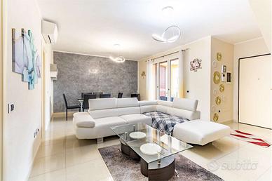 Semindipendente con ampie balconate