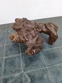 Scultura artiginale antica su tronco di legno