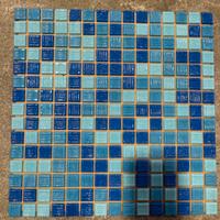 Mosaico blu e azzurro piscina