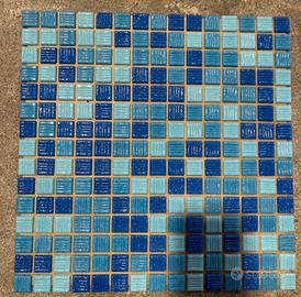 Mosaico blu e azzurro piscina