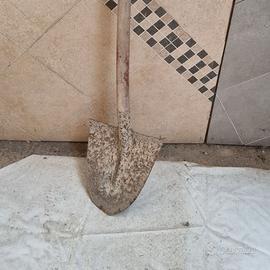 Vanga pala a punta acciaio con manico legno 130 cm