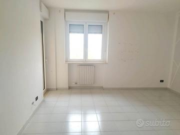 Q.re Paolo VI-P.za Pertini 4 Vani ampio e luminoso