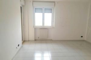 Q.re Paolo VI-P.za Pertini 4 Vani ampio e luminoso