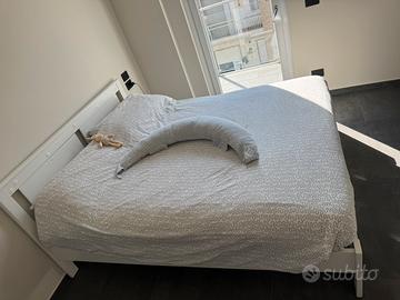 Vendersi letto matrimoniale