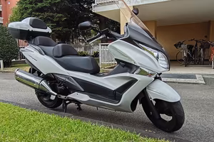 Scooter Honda SW-T400