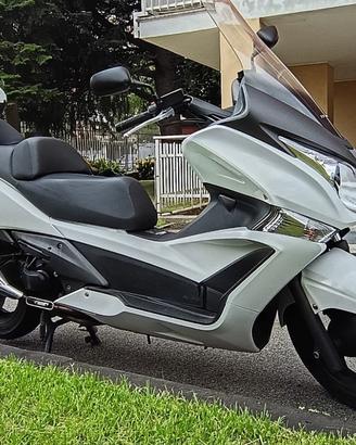 Scooter Honda SW-T400