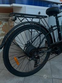 E-bike “i-bike” con batteria da cambiare.