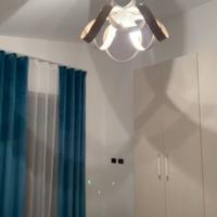 Lampadario bicolore con abat jour
