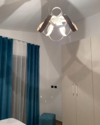 Lampadario bicolore con abat jour
