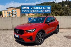Volvo XC40 B3 automatico Plus Dark