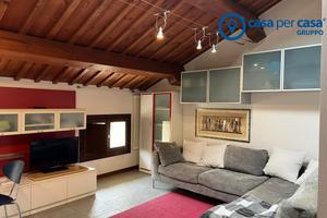 Elegante, mansardato, in centro storico a Monselic