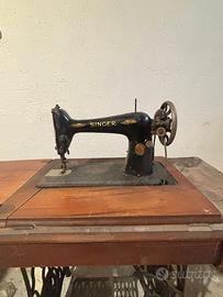 Macchina da cucire Singer a pedale con mobiletto