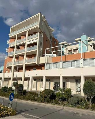 Appartamento di 138 m² con 4 locali e box auto a V