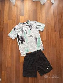 T-shirt e pantalone Nike bianco e nero taglia M