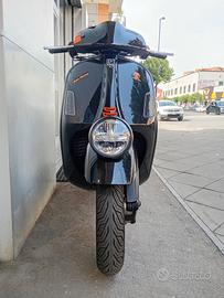 Piaggio Vespa 300 GTV "VIA MONTENAPOLEONE"