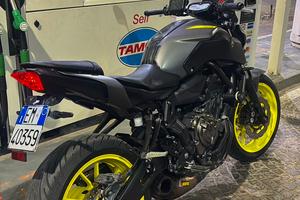 YAMAHA MT 07 - AKRAPOVIC COMPLETO