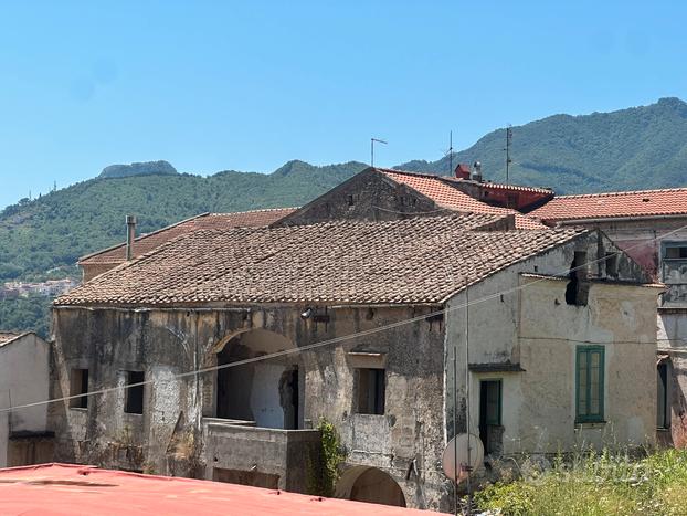 Soluzione con ingresso indipendente e giardino