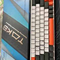 Tastiera gaming meccanica con tasti custom