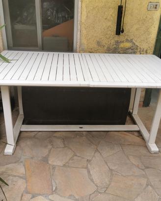 tavolo in legno da giardino