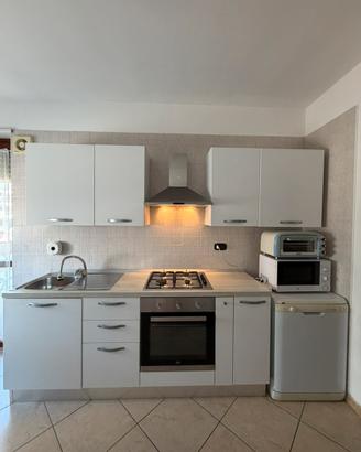 cucina bianco larice con lavastoviglie
