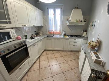 Appartamento di 181 m² con 4 locali e box auto a T