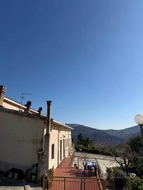 Rustico / Casale di 400 m² con più di 5 locali e b