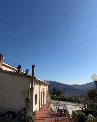Rustico / Casale di 400 m² con più di 5 locali e b