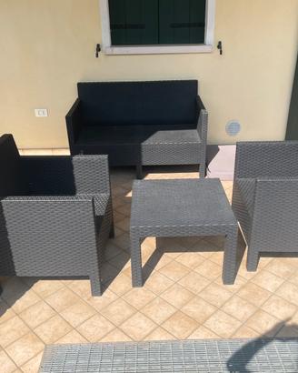 Set poltrone e tavolo da esterno