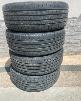 Gomme 225/55/18