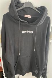 Una felpa di Palm Angels + un cappello Crushable