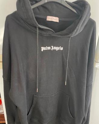 Una felpa di Palm Angels + un cappello Crushable