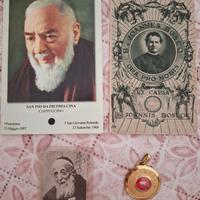 santini religiosi con reliquie 