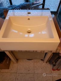 Lavabo in ceramica