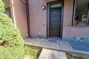 CARONNO PERTUSELLA VILLA A SCHIERA CON GIARDINO