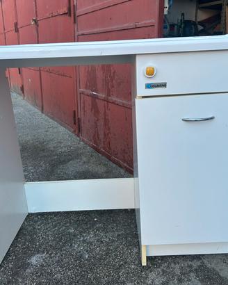 Mobiletto con vano lavateice