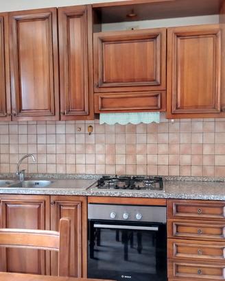 Cucina completa con elettrodomestici