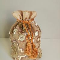 Pochette ricamata con paillettes 