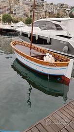 splendido gozzo di legno