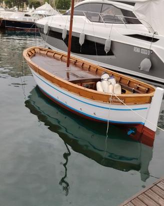 splendido gozzo di legno