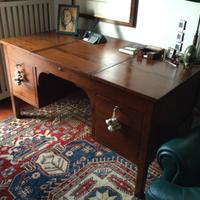 Scrivania antica in legno