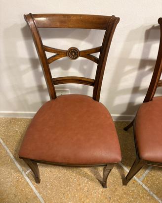 Sedie antiche in legno con seduta in pelle