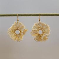 orecchini monachella fiore perline vetro bianco 