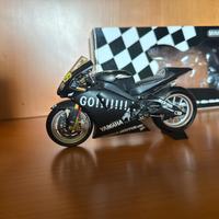 MINICHAMPS YAMAHA YZR-M1 PRE-SESSON TEST 2004