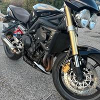 Triumph street triple 675 (permuta scooter)