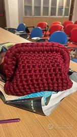 borsetta a mano clutch color bordeaux