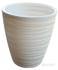 Vaso Maze da fiori bianco con onde decorative 3d