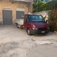 Ford transit con gru