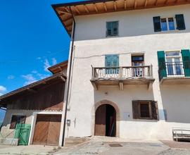 Porzione di casa con ampio terreno Agricolo