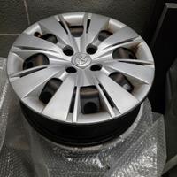 cerchi in ferro con copricerchi Toyota 