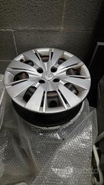 cerchi in ferro con copricerchi Toyota 